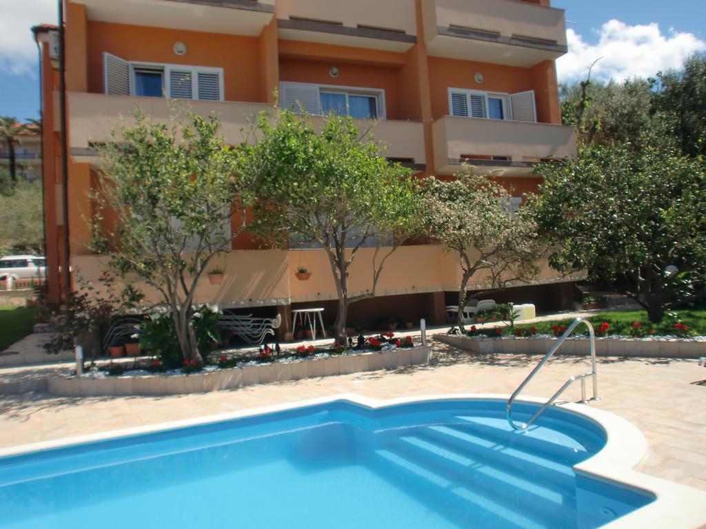 Apartments Bene Banjol Szoba fotó
